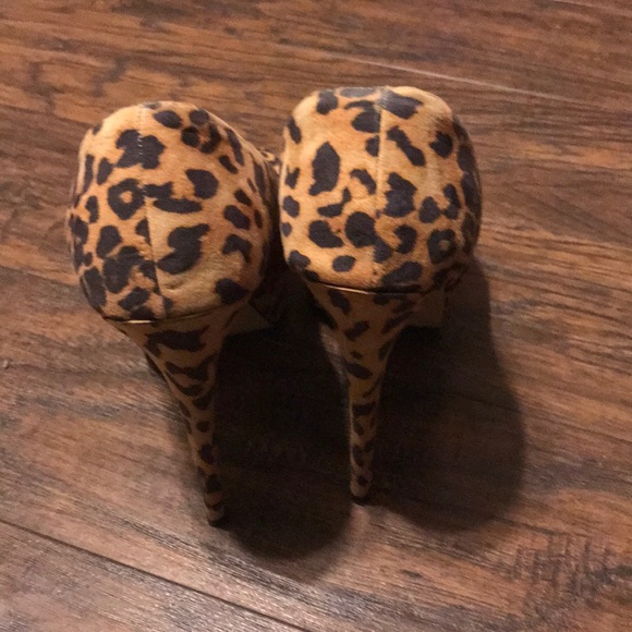 Leopard Heels - Picture 3 of 3